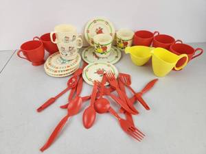lot 471 image: Vintage Childrens Toy Dishes and Utensils Set Mugs Plates Cups Cutlery