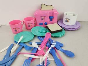 lot 472 image: Kiddie Kitchen Playset with Toaster, Dishes, Cups, and Utensils