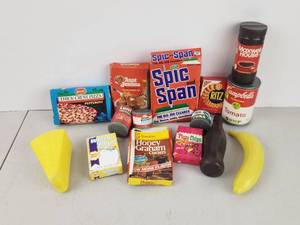 lot 479 image: Lot of Vintage Food & Grocery Play Lot Aunt Jemima