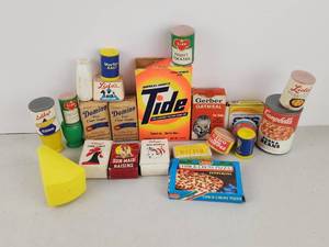 lot 480 image: Vintage Miniature Food & Kitchen Lot 20 Pieces