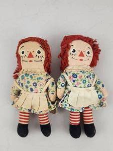 lot 481 image: Knickerbocker Raggedy Ann Doll Lot 2 Identical Vintage Cloth Dolls