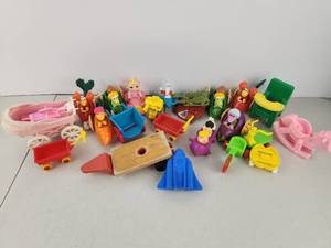 lot 492 image: Vintage Toy Character Lot Fraggle Rock