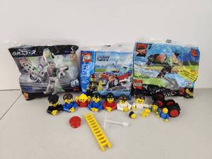 lot 494 image: Vintage Lego Lot Sealed Kits 1974 Homemakers