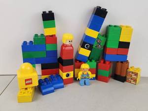 lot 495 image: LEGO Duplo Building Blocks Lot with Minifigures and Cart