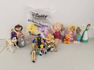 lot 499 image: Vintage Toy Lot Disney Winnie the Pooh