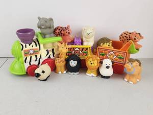 lot 511 image: Vintage Fisher-Price Animal Safari Zoo Train w Animals