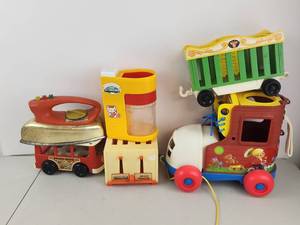 lot 515 image: Vintage Toy Lot Mini-Bus Iron Coffeemaker Toaster Pull Toy 5 Pieces