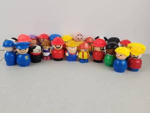 lot 516 image: Lot of 20 Vintage Fisher-Price Little People Lot