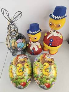 lot 532 image: Vintage Easter Lot German Paper Mache Candy Holders