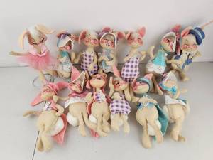 lot 537 image: Vintage Annalee Easter Dolls Big Lot