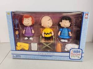lot 548 image: Vintage Peanuts A Charlie Brown Christmas Figure Collection 3-Pack New in Box