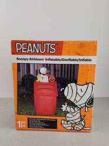 lot 549 image: Peanuts Snoopy Airblown Inflatable 3.5 ft Tall