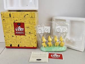 lot 550 image: Hallmark Peanuts Gallery Numbered Edition Photo Holder Set with Snoopy Figures