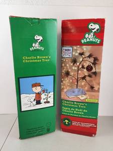 lot 551 image: Peanuts by Schulz Charlie Browns Christmas Tree 24 Inches Tall Pair