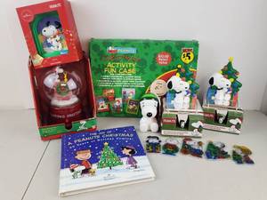 lot 552 image: Peanuts Christmas Collection Lot Snoopy Ornaments Activity Fun Case Book