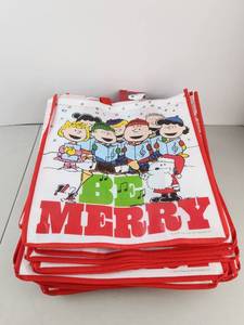lot 556 image: Peanuts Be Merry Reusable Bags with Snoopy 10