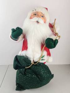 lot 566 image: Vintage Annalee Winterberry Santa Claus Doll 20