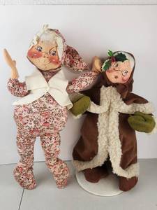 lot 569 image: Pair of Vintage Annalee Christmas Dolls Mrs.Claus