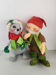 lot 570 image: Vintage Annalee Dolls Christmas Elf and Mouse Pair