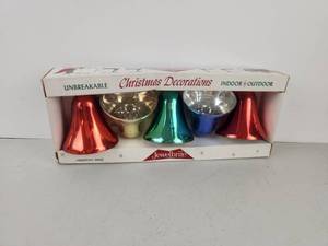 lot 587 image: Vintage JewelBrite Unbreakable Bell Ornaments Original Box