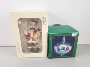 lot 590 image: Christmas Ornaments Glassware Art Studio Christmas Around the World