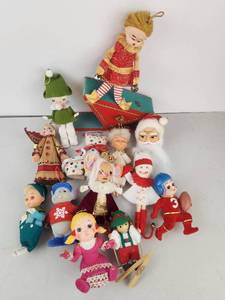 lot 593 image: Lot of 14 Vintage Christmas Holiday Ornaments and Decorations