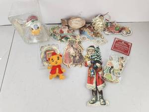 lot 594 image: Vintage Christmas Bundle Paper Ornaments Donald Duck