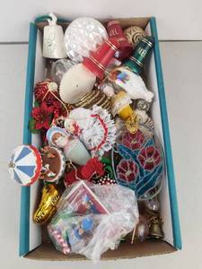 lot 595 image: Vintage to Now Christmas Bundle Ornaments&nbsp