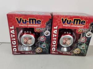 lot 599 image: Vu-Me Photo Ornament Digital Photo Display 70-Photo Lot of 2 New