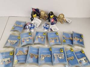 lot 603 image: Vintage Christmas Lot Star Wars M&ampMs Holiday Pins