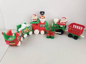 lot 612 image: Fisher-Price Christmas Train Set with Santa and Accessories