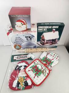 lot 617 image: Holiday Christmas Kitchen Lot Santa Napkin Holder Springform Gingerbread Bake Set