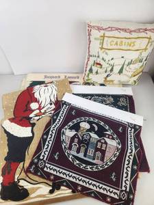 lot 621 image: Jacquard Loomed Tapestry Lot 4 Pieces Holiday Cabins Santa New