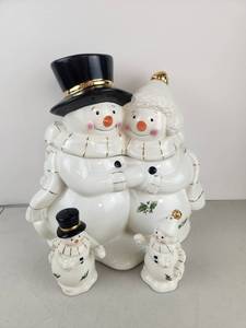 lot 623 image: Holiday Novelty Snowman Cookie Jar w Matching Salt and Pepper Shakers