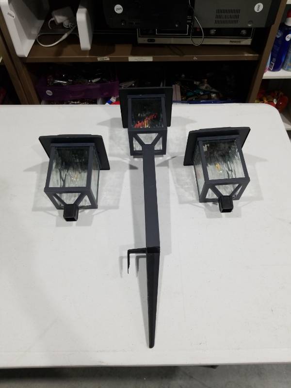 lot 2560 image: Solar LED Outdoor Post Light Set 3-Piece Black With Only One Stake