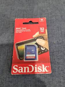 lot 785 image: SanDisk 32GB SDHC Class 4 Memory Card