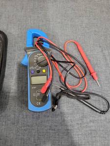 lot 803 image: ST201 Clamp Multimeter 200400A CAT II 600V CAT III 300V