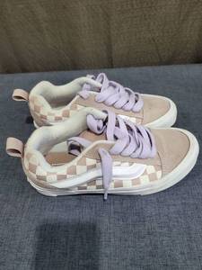 lot 808 image: Childrens Low-Top Sneakers Checkered Beige White Purple Laces US 6.0