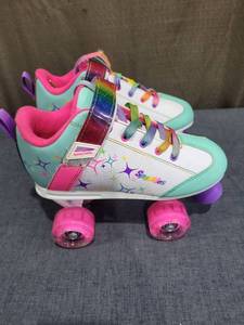 lot 811 image: Roller Derby Sparkles Quad Roller Skates Size 5