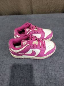 lot 817 image: Nike SB Dunk Low Pink White Kids Shoes Size 9C