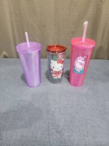 lot 820 image: Hello Kitty Drinking Cups with Straws Lot of 3