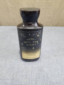 lot 835 image: Bath & Body Works Into the Night Daily Nourishing Body Lotion 8 fl oz