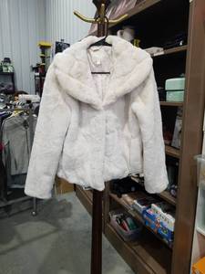 lot 861 image: Guess White Faux Fur Jacket with Collar Size Small