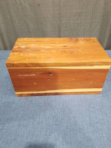 lot 886 image: Wood Storage Chest Box with Hinged Lid and Brass Hardware