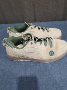 lot 900 image: Urban Footwear Authentic Footcar Sneakers Cream Green Lace-Up Size 8.5