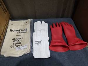 lot 907 image: Honeywell Salisbury GB112 Leather Protectors 10 Inch Length Size 8-9 Lot