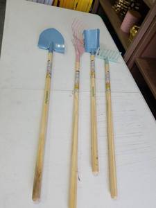 lot 926 image: Gardenline 4-Piece Garden Tool Set with Wooden Handles