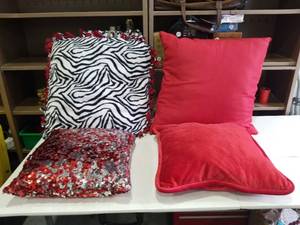 lot 930 image: Decorative Pillow Lot 4 Pieces Red Zebra Sequin