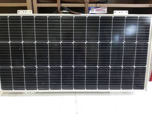 lot 932 image: Renogy Monocrystalline Solar Panel