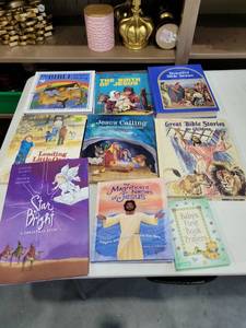 lot 946 image: Lot of 9 Childrens Bible Stories Books